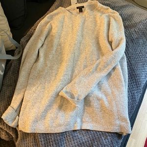 Halogen sweater with bows.